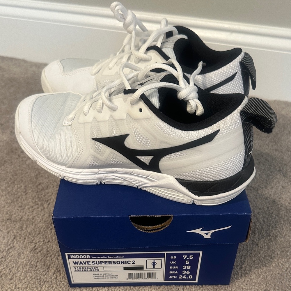 Like New! Mizuno Wave Supersonic 2 Women’s White Black Volleyball Shoes Size 7.5